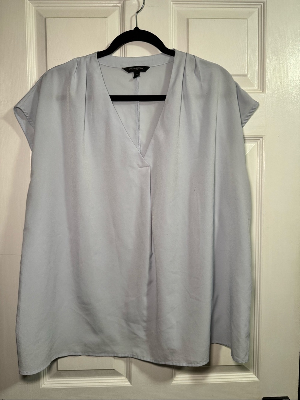 Banana Republic Light Gray V-Neck Cap Sleeve Blouse